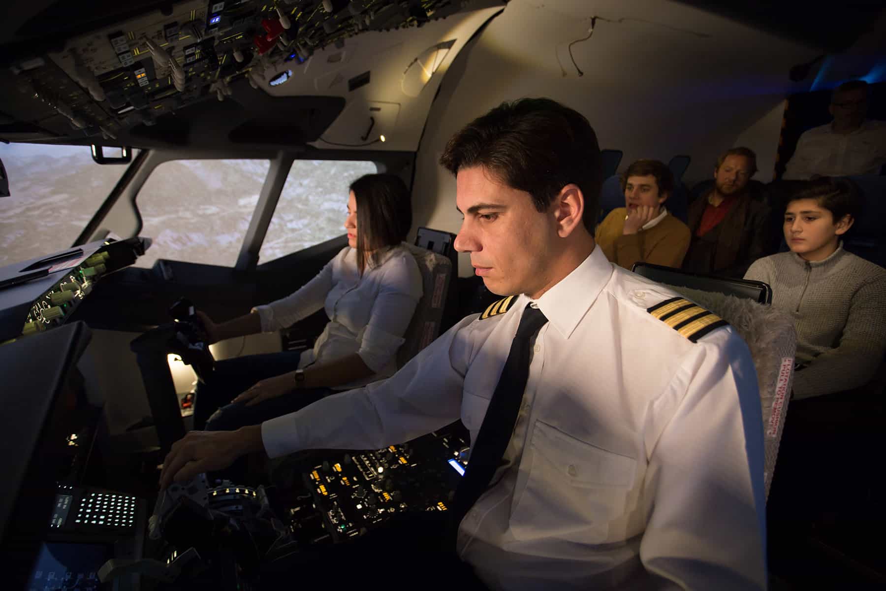 B737-instructor-and-group